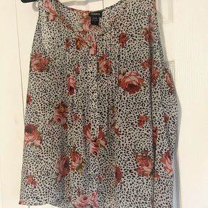 Torrid Tulip back, pleated front buttons, tank size 1